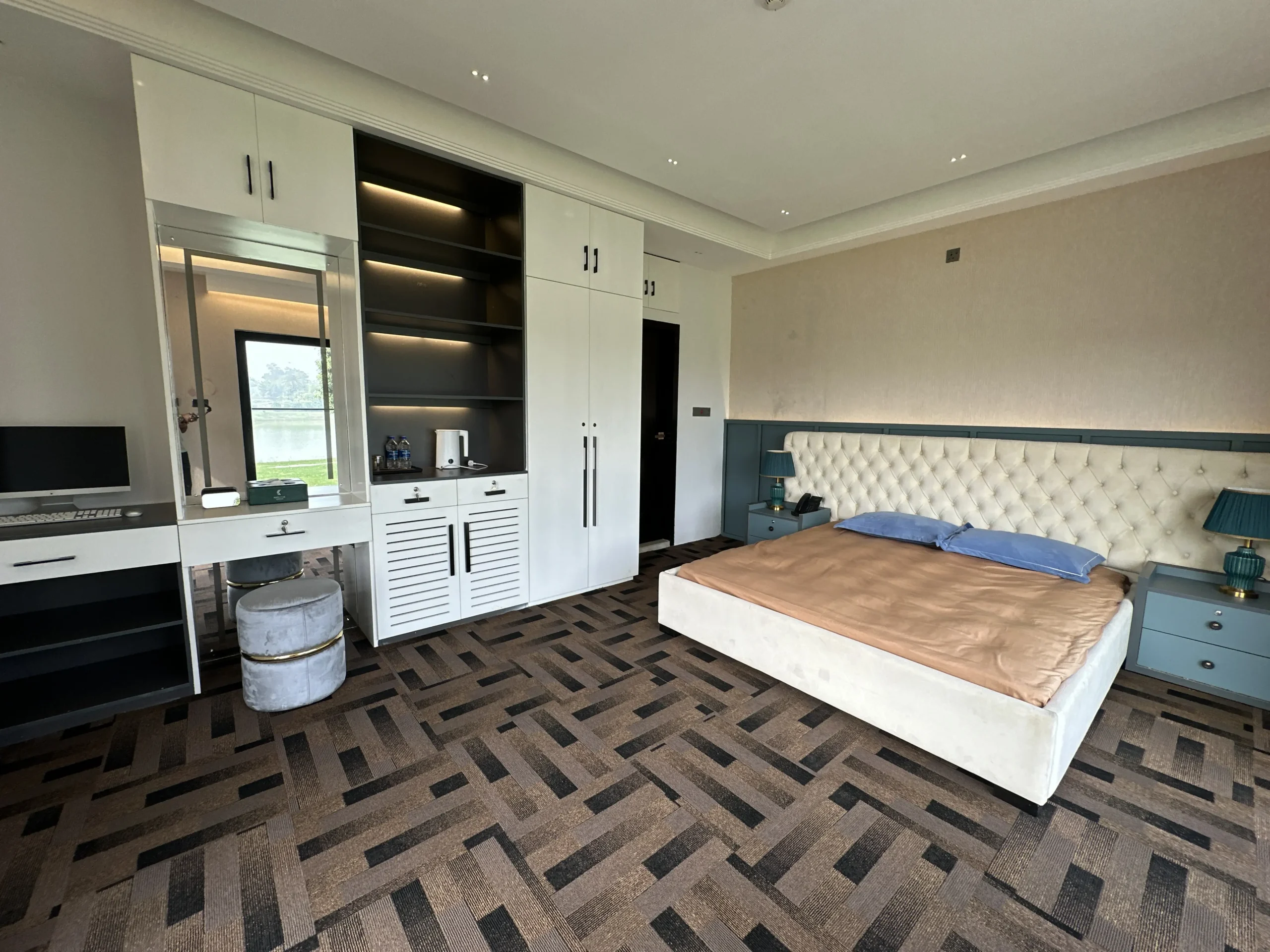 Room 010: Superior Room